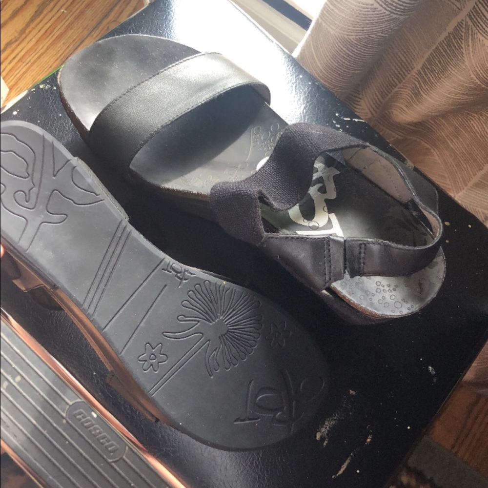 Black OTBT sandal